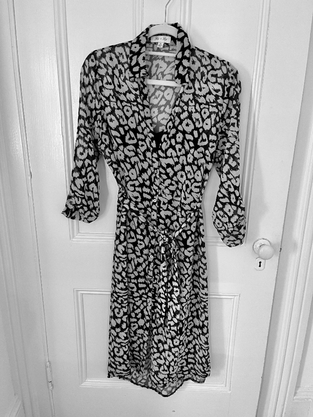 Navy and off-white dress with black slip Medium